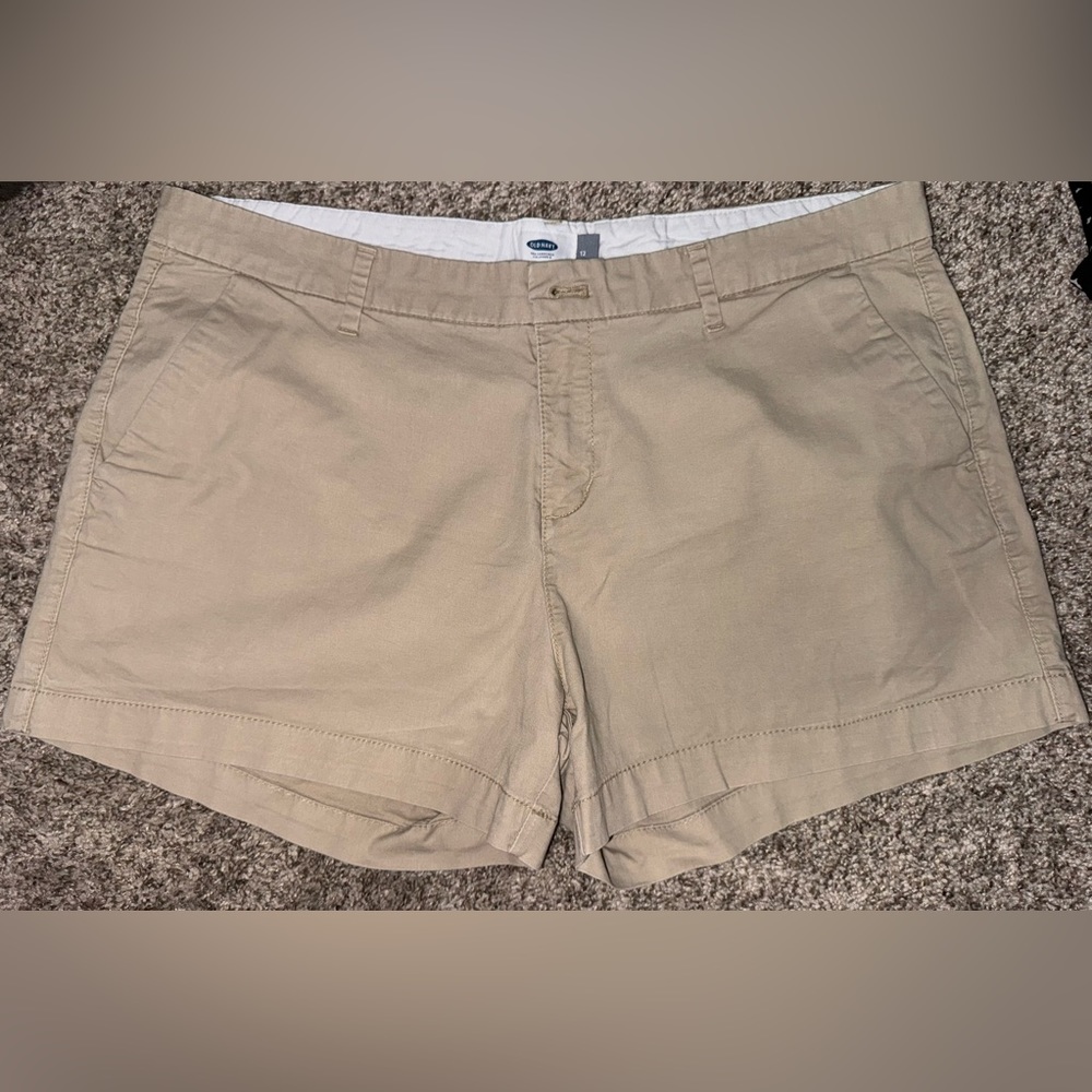 Old Navy Chino Shorts 3in - Size 12